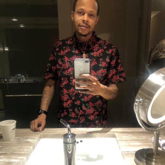 Profile Picture of Corey Moore (@coreymoore753) on Poshmark