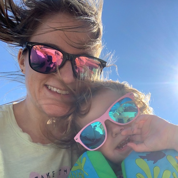 Profile Picture of Amber Roberts (@amberr1103) on Poshmark