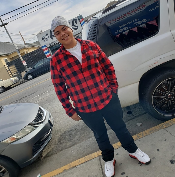 Profile Picture of Raymond Rivas (@raymondrivas0) on Poshmark