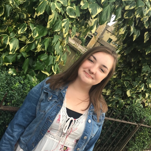 Profile Picture of Danielle Lucido (@daluc99) on Poshmark