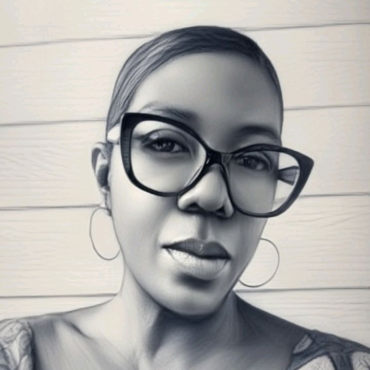 Profile Picture of Stephanie (@stephaniealkhalay) on Tiktok