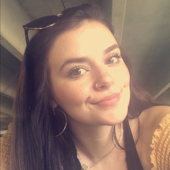 Profile Picture of Kurstyn Johnson (@kurstynjohnson) on Poshmark