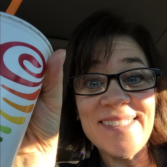 Profile Picture of Cindy Mccartney (@cindloomcc) on Poshmark