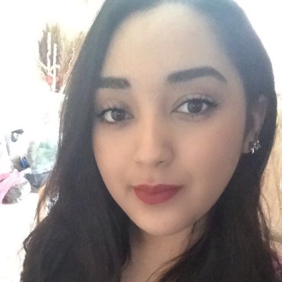 Profile Picture of Julie Dominguez (@jayydee97) on Poshmark