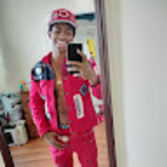 Profile Picture of Luis alberto Desilva nuñez (@desilvanunezl) on Poshmark