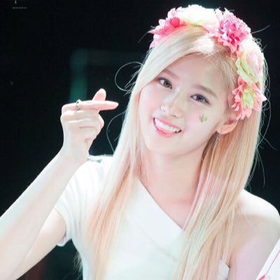 Profile Picture of jun woo hong (@Bj2RIkZNdPOdRIH) on Twitter