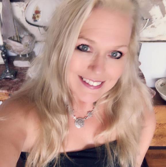 Profile Picture of Robin Farley (@rfarley70) on Poshmark