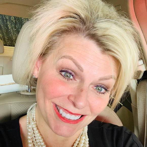 Profile Picture of Donna Basham (@gimmied) on Poshmark