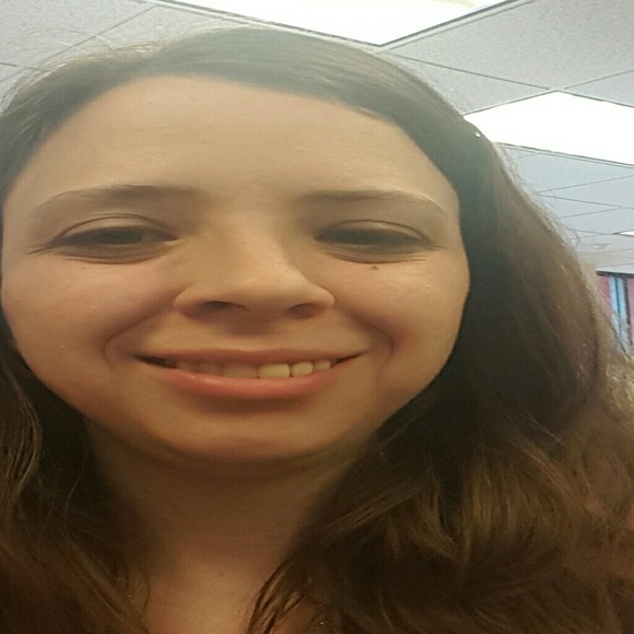 Profile Picture of Sara Waldow (@saraewadlow) on Poshmark