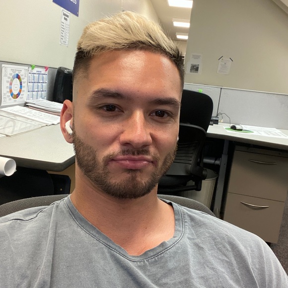 Profile Picture of Josh Gardner (@josh_gardner) on Poshmark