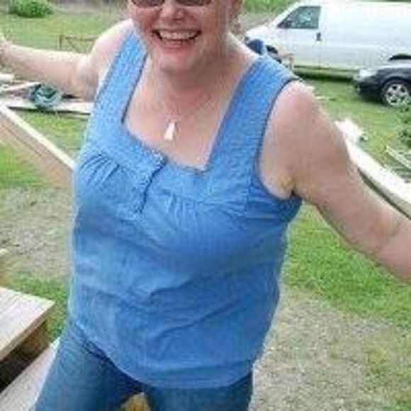 Profile Picture of Alice Armstrong (@alicearmstrong) on Poshmark