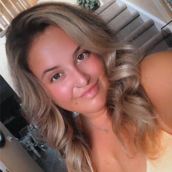 Profile Picture of Alyson Devries (@asdv7) on Poshmark