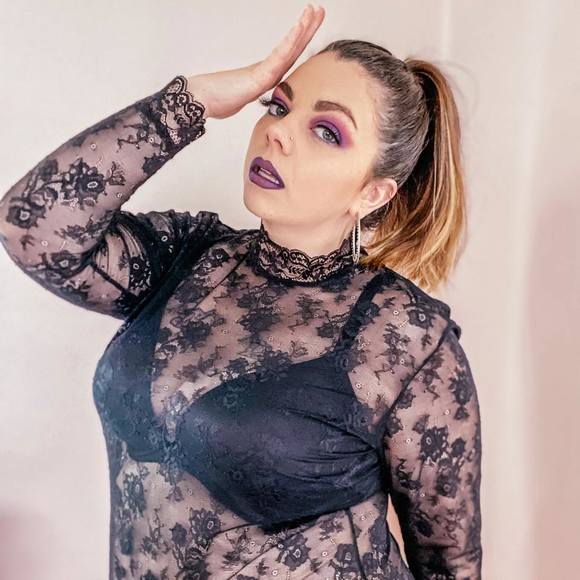 Profile Picture of Ellie Langfield (@skidmac) on Poshmark