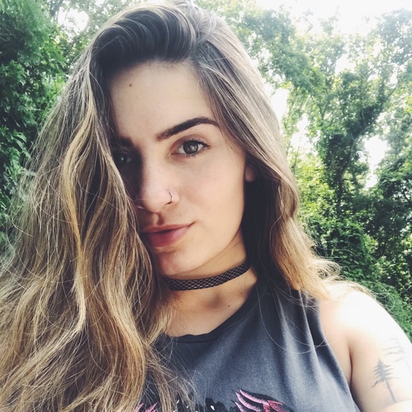 Profile Picture of Amanda Toomey (@amandatoomey) on Poshmark