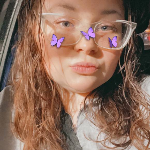 Profile Picture of Staci Hoefling (@staci92492) on Poshmark