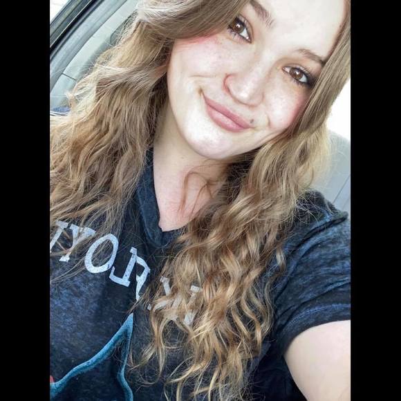 Profile Picture of Mallory Stoneman (@mallory07) on Poshmark