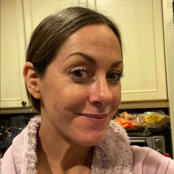 Profile Picture of Gena Lineweaver (@glineweaver) on Poshmark