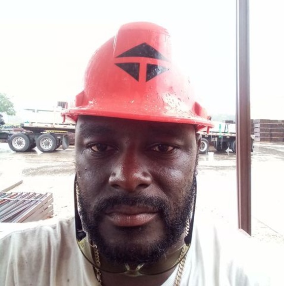 Profile Picture of Derrick Davis (@dd7737929) on Poshmark