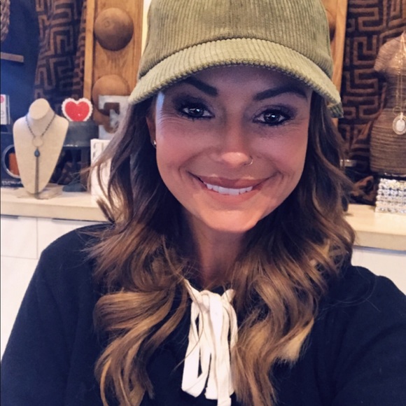 Profile Picture of Rachel Kimzey (@rachelkimzey) on Poshmark