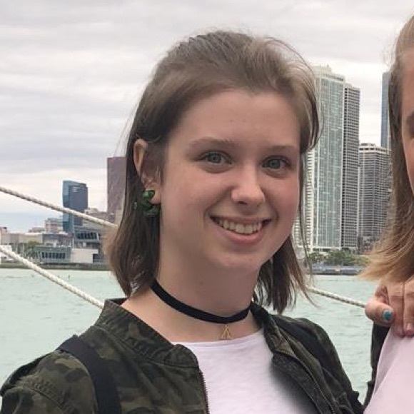 Profile Picture of Lisa Scherling (@lisa_mary98) on Poshmark