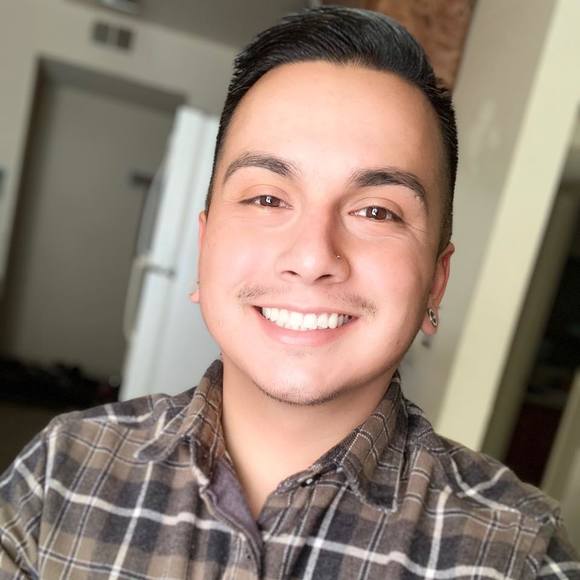 Profile Picture of Daniel Corona (@danlbeer) on Poshmark
