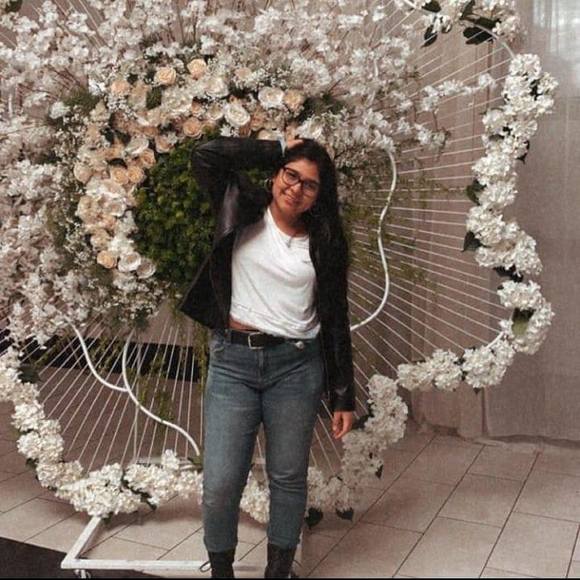 Profile Picture of Iris Uribe (@epicirisgamer) on Poshmark