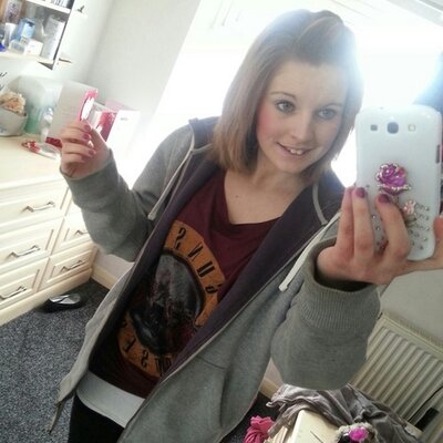 Profile Picture of Jess Holdsworth (@jessbbe96) on Twitter