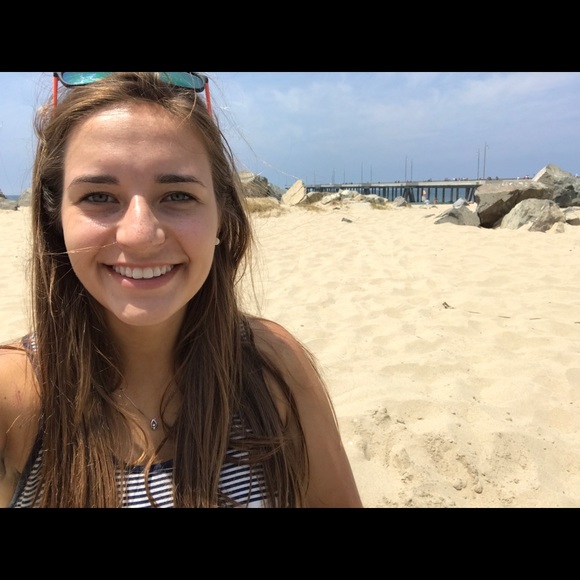 Profile Picture of Jenilee Hoeppner (@j_hoeppner) on Poshmark