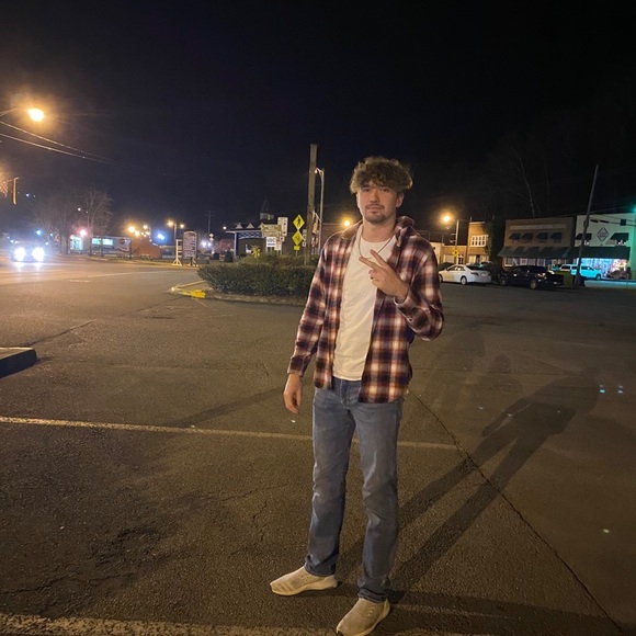 Profile Picture of Skybo 🤴🏻 (@skycal) on Poshmark