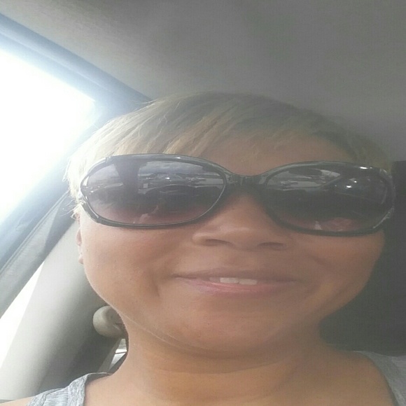 Profile Picture of Jennifer Toney (@jenniferx45) on Poshmark
