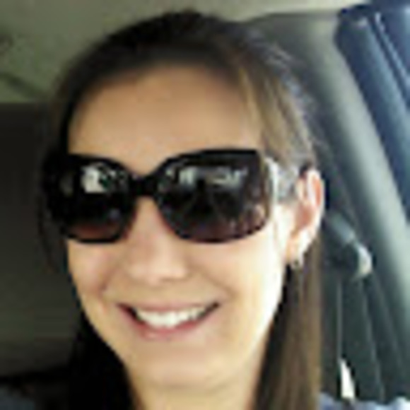 Profile Picture of Amber Linhardt (@a1linhardt) on Poshmark