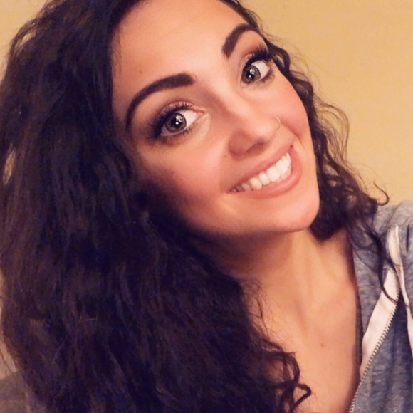 Profile Picture of Veronica Patton (@veronicapatton) on Poshmark