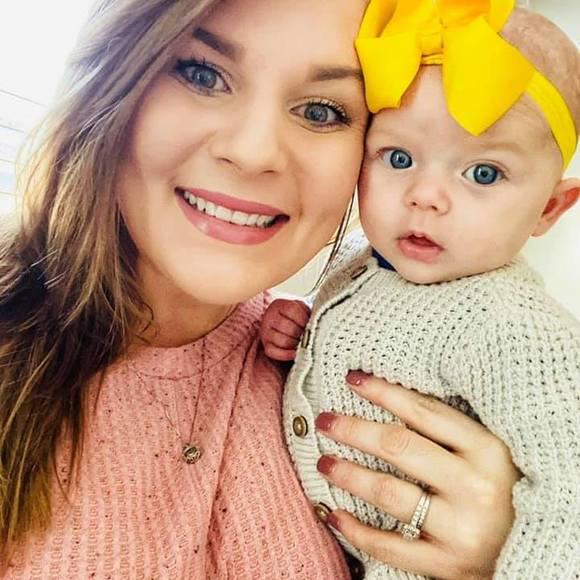 Profile Picture of Amber Winkles (@awinkles23) on Poshmark