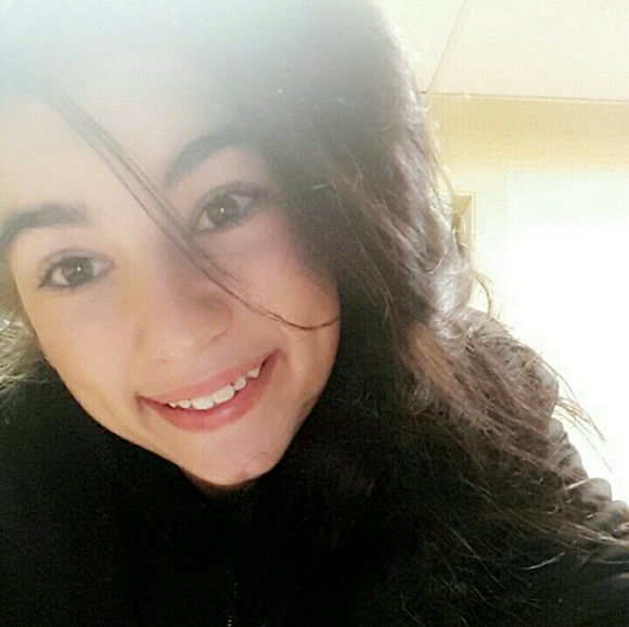 Profile Picture of Cassandra Sievers (@cassandrasue22) on Poshmark