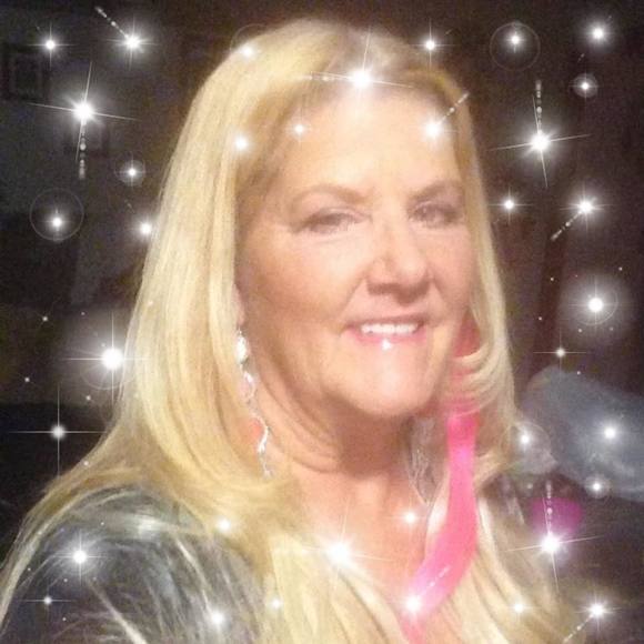 Leigh Ward waggoner - Poshmark Profile Picture of Leigh Ward waggoner (@leighwaggoner) on Poshmark