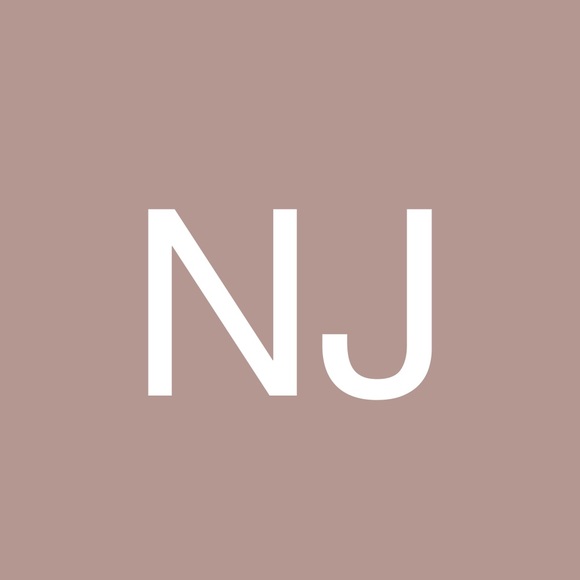 Profile Picture of Nichole James (@nicholejames626) on Poshmark