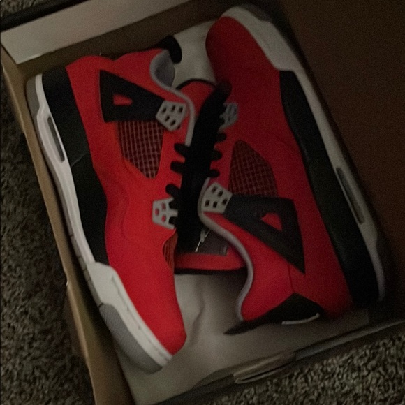 Profile Picture of Daniel Vaccaro (@danvacc516) on Poshmark