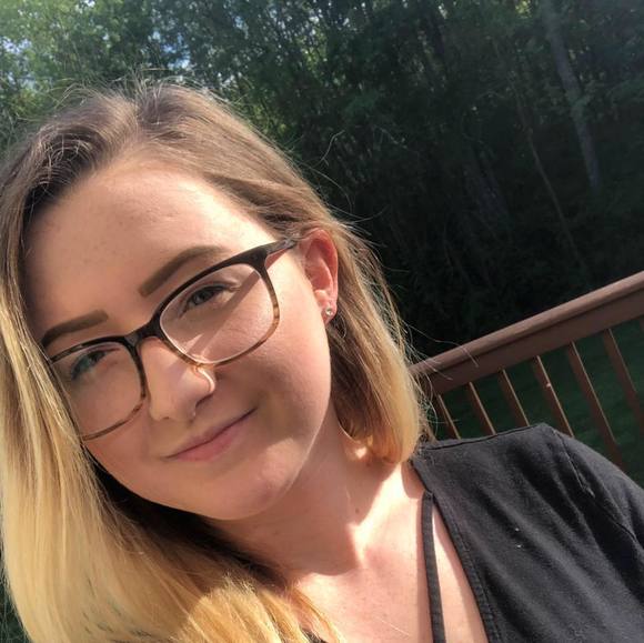 Profile Picture of Katie Cvijanovich (@katiekatbrows) on Poshmark