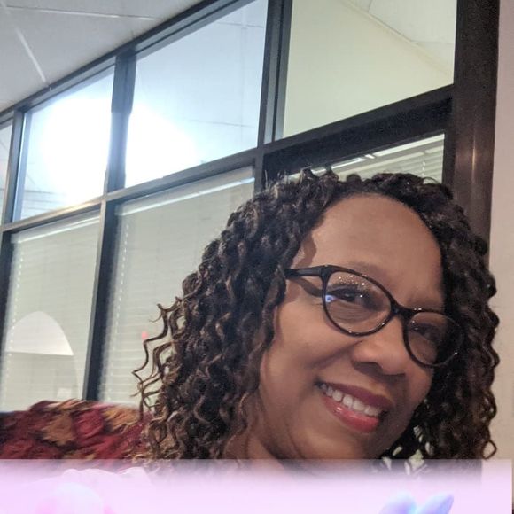 Profile Picture of Edwina Phyfiher (@ephyfiher) on Poshmark