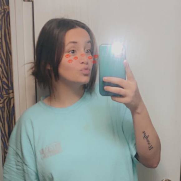 Profile Picture of Harley Elizabeth mckigney (@harbee98) on Poshmark