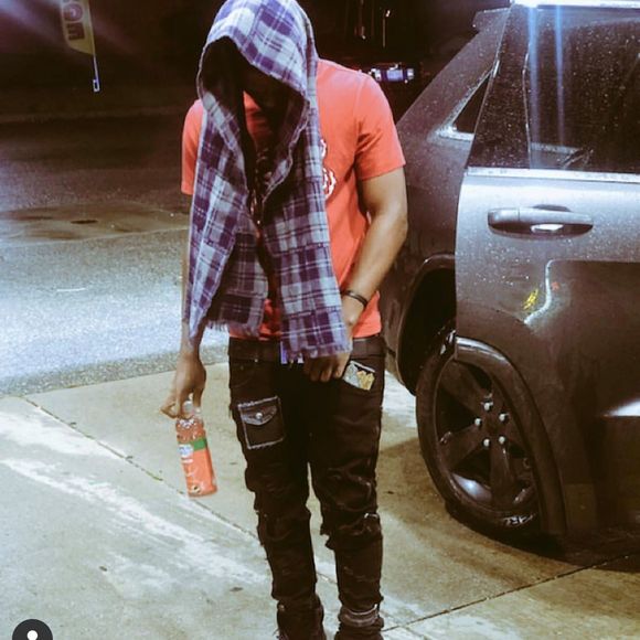 Profile Picture of Brian Brown (@bgrind0) on Poshmark