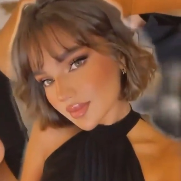 Profile Picture of Mariam Alhosani (@mariamalhosani) on Poshmark