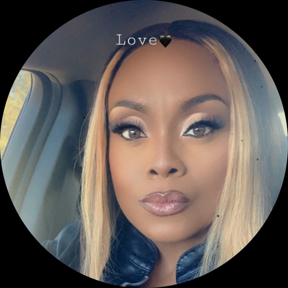 Profile Picture of Lillian Donald (@lennettdon) on Poshmark