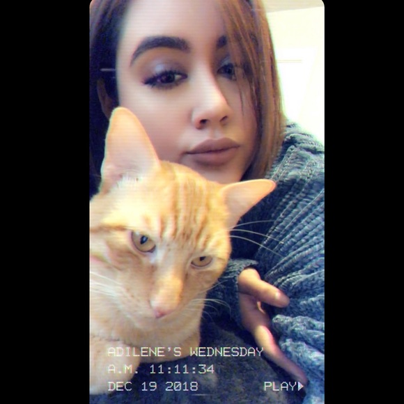 Profile Picture of Adilene Sanchez (@adilenesan) on Poshmark