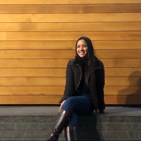 Profile Picture of Maria fernanda Mavila (@m_mavila) on Poshmark