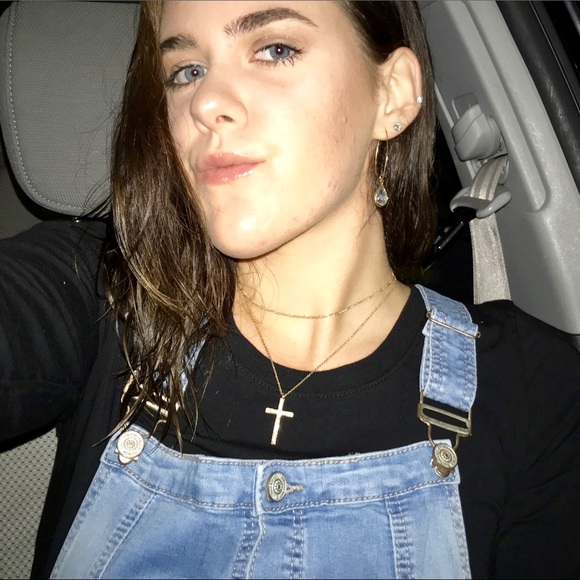 Profile Picture of Jill Hosse (@jillhossee) on Poshmark