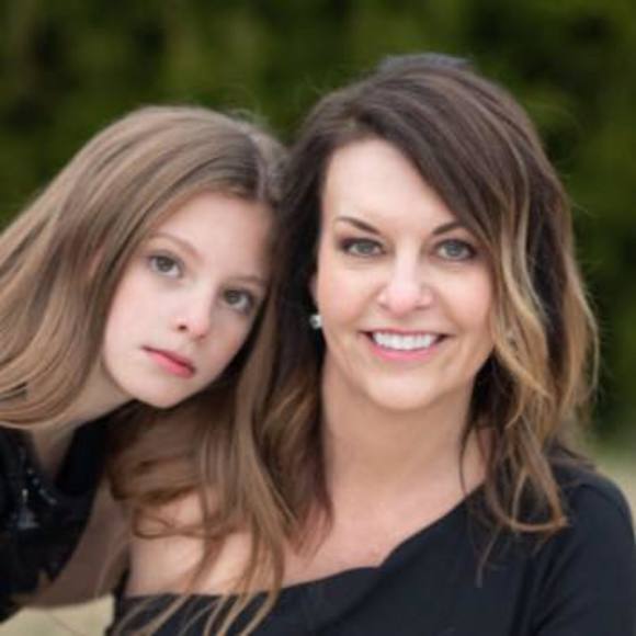 Profile Picture of Keely Gray (@keelyg2004) on Poshmark