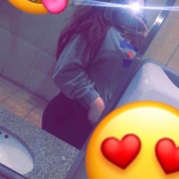 Profile Picture of Bella Daniel (@patiencejupp1) on Poshmark