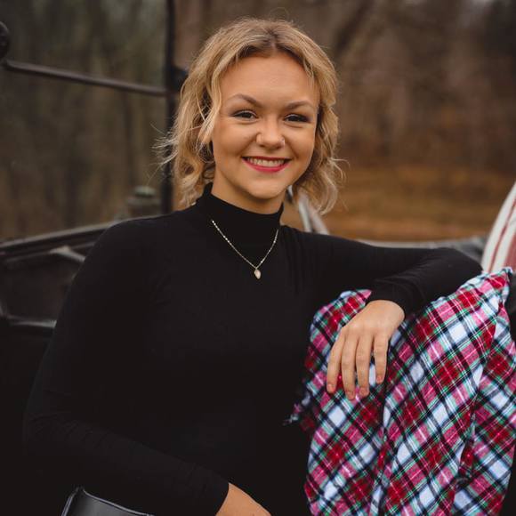 Profile Picture of Graci Heidt (@graci0617) on Poshmark