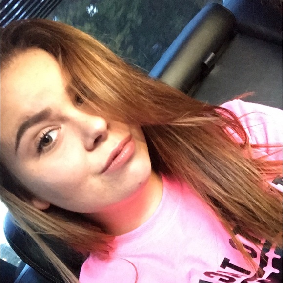 Profile Picture of Hailey Evrard (@hevrard) on Poshmark